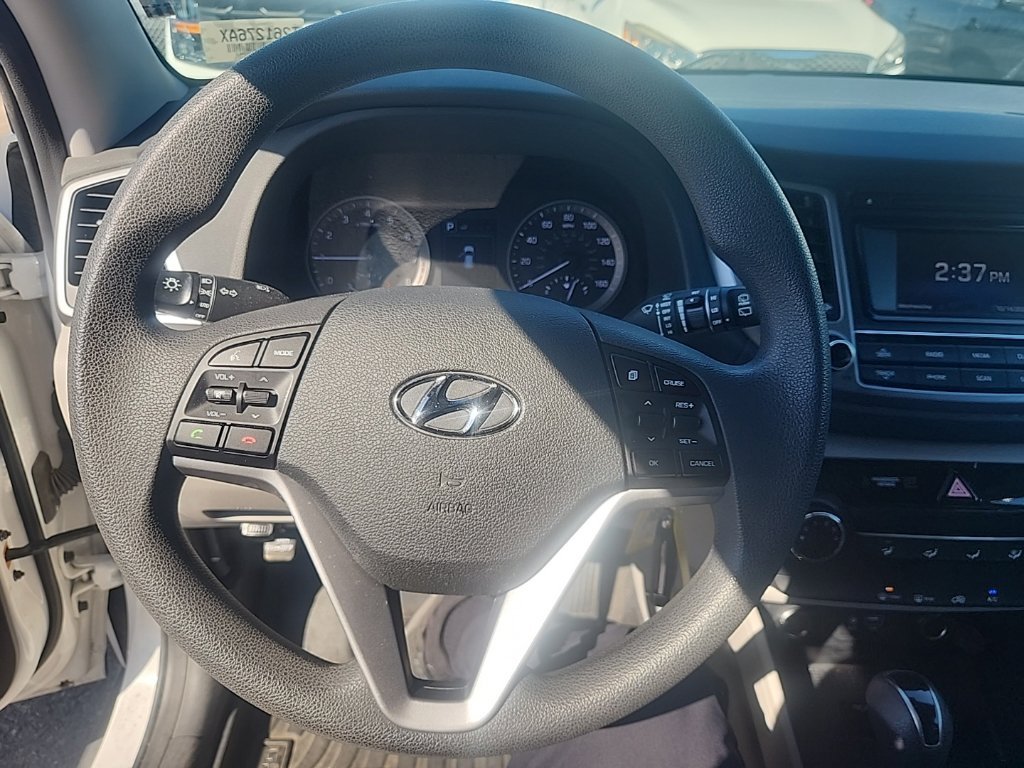 Used 2017 Winter White Hyundai SE image 21