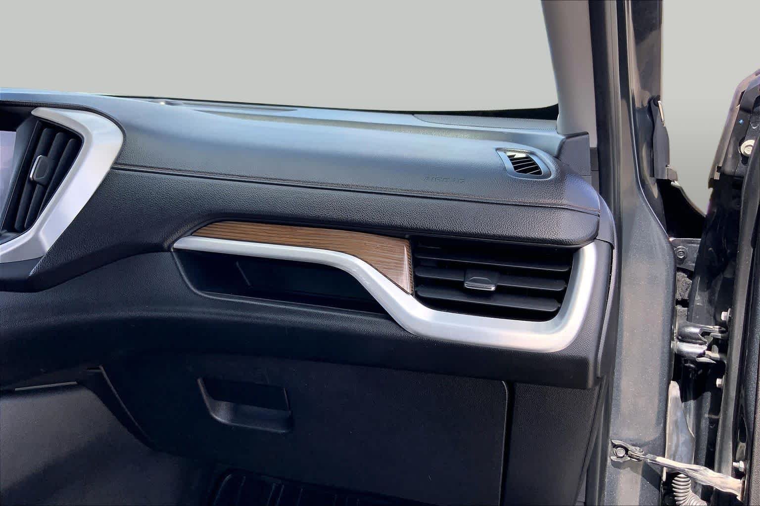 Used 2018 Graphite Gray Metallic GMC SLE image 18