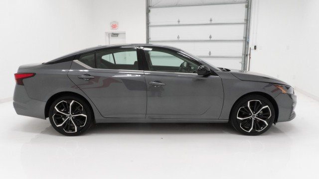 Used 2025 Gun Metallic Nissan SR image 4