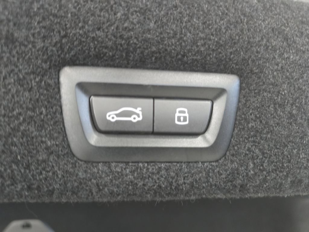 Certified Used 2023 Alpine White BMW 760i xDrive image 22