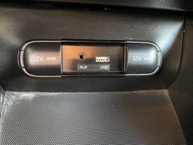 Used 2019  Kia + image 14