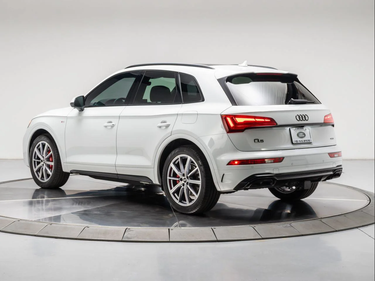 Used 2024 Glacier White Metallic Audi Premium Plus 55 TFSI e S line quattro S tronic image 3