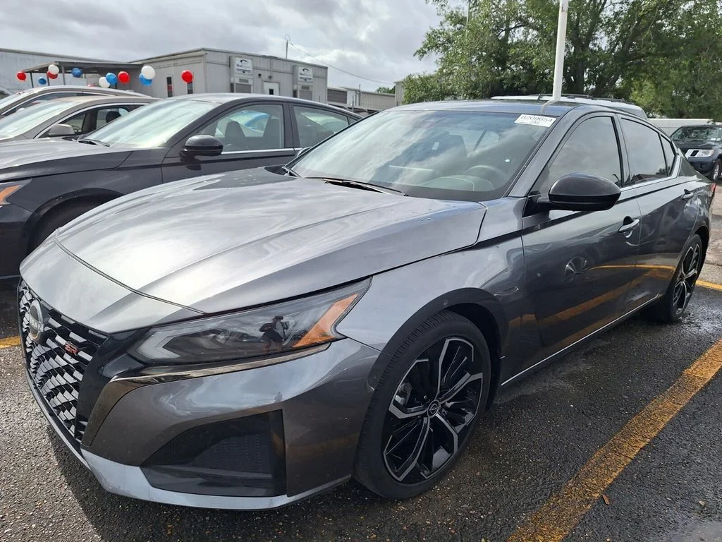 2023 Nissan Altima 2.5 SR's photo