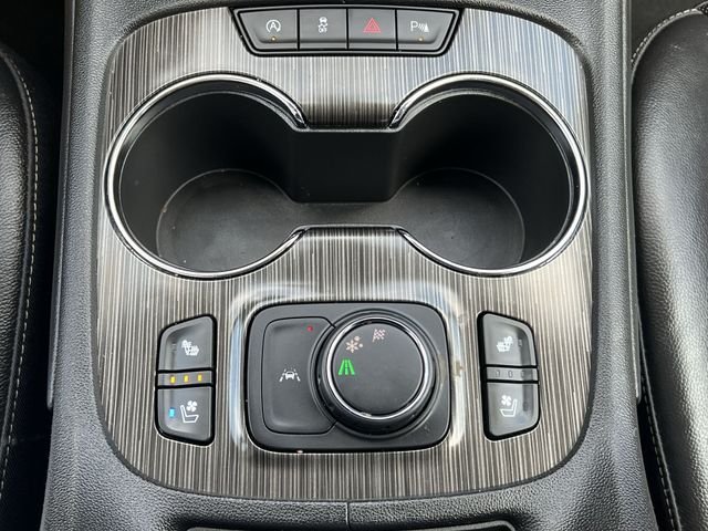Used 2020 White GMC SLT image 24