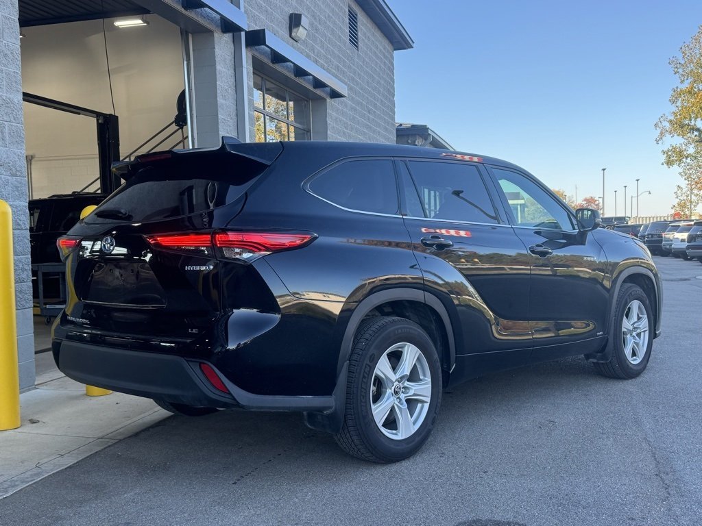2021 Toyota Highlander Hybrid LE photo 2