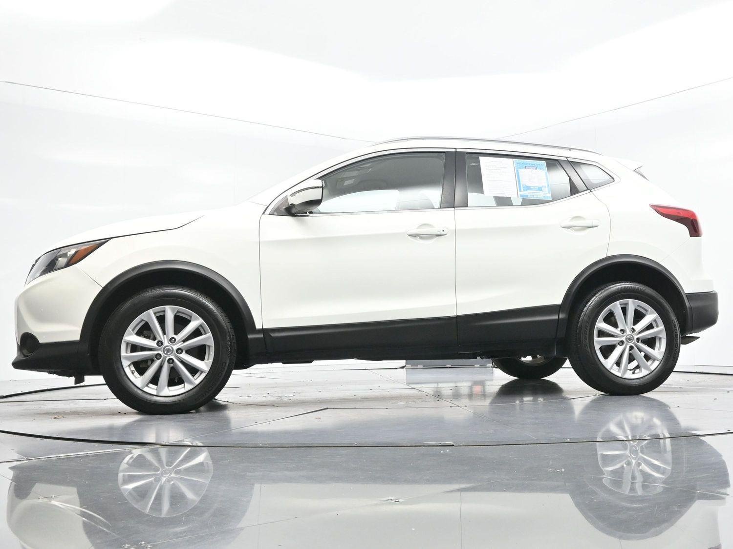 Used 2017 Glacier White Nissan SV image 46