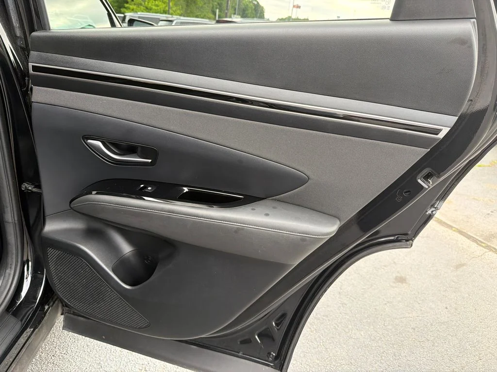 Used 2022 Black Hyundai SEL image 16