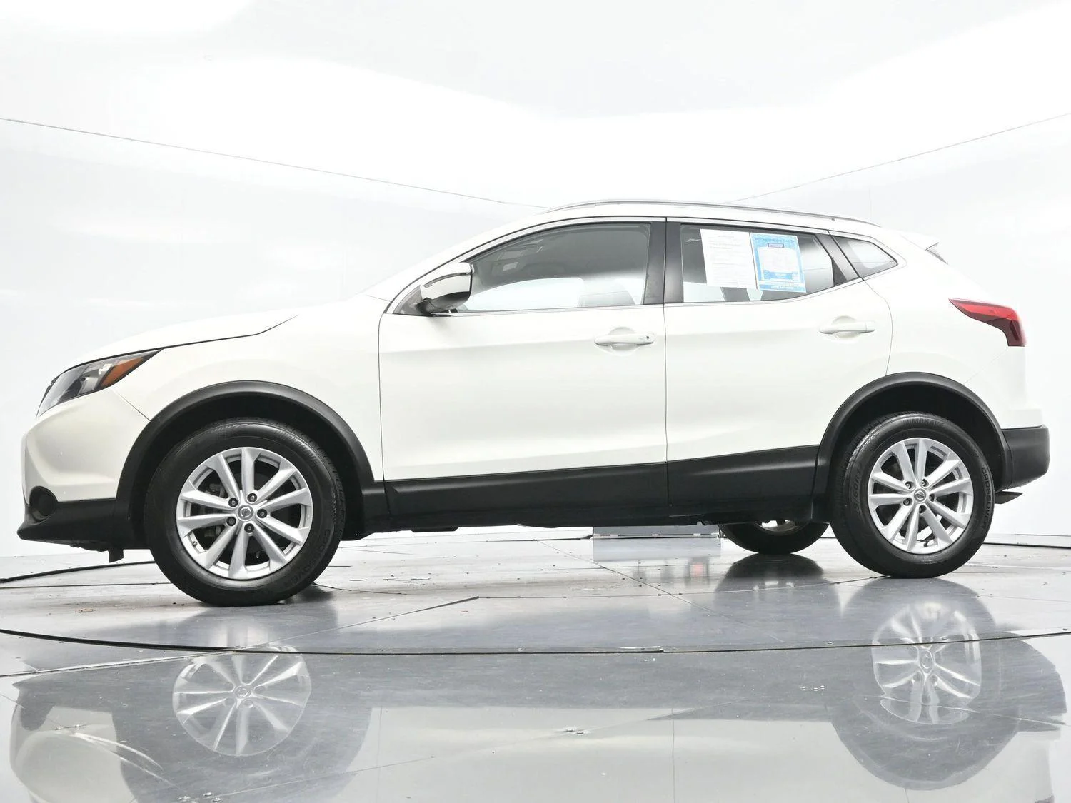 Used 2017 Glacier White Nissan SV image 46