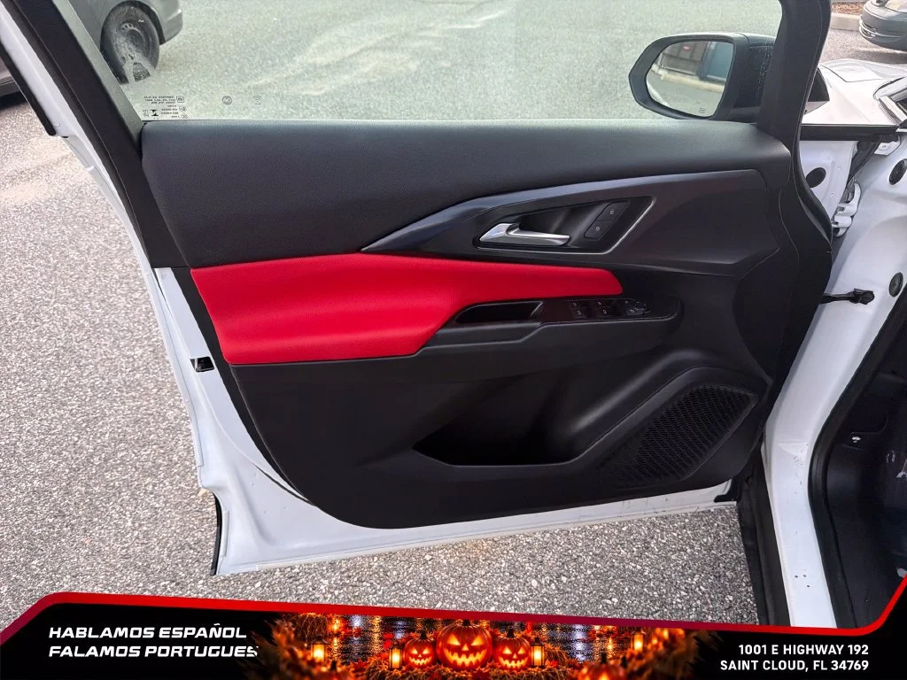 Used 2024 Summit White Chevrolet 2RS image 12