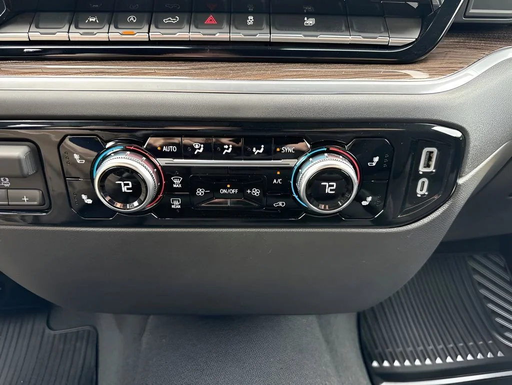 Used 2025 Summit White GMC Elevation image 20