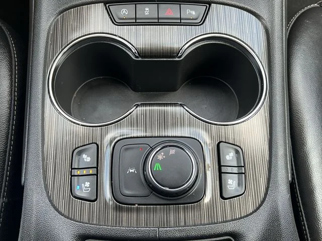 Used 2020 White GMC SLT image 24