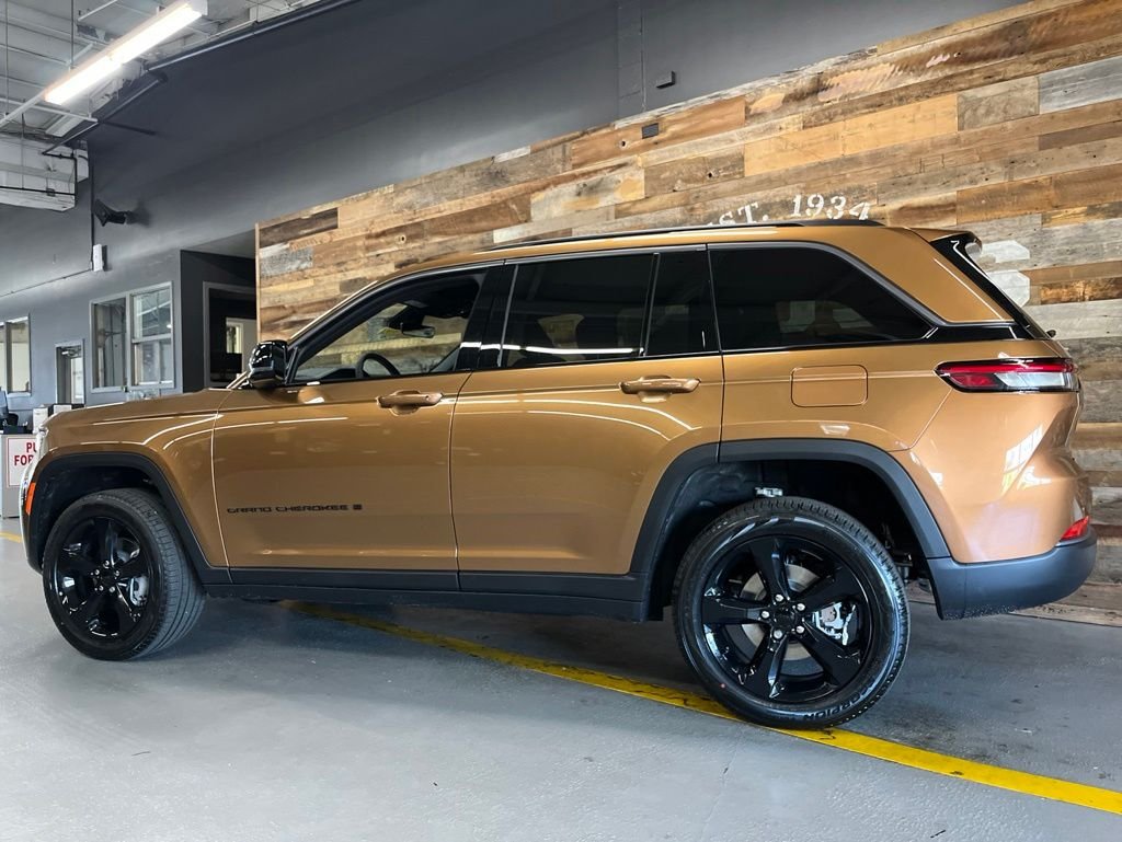 New 2026 Copper Shino Metallic Clear-Coat Exterior Paint Jeep Limited image 18