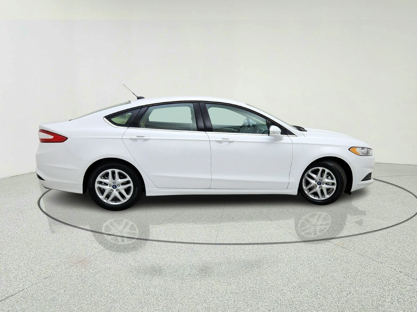 Used 2015 Oxford White Ford SE image 13