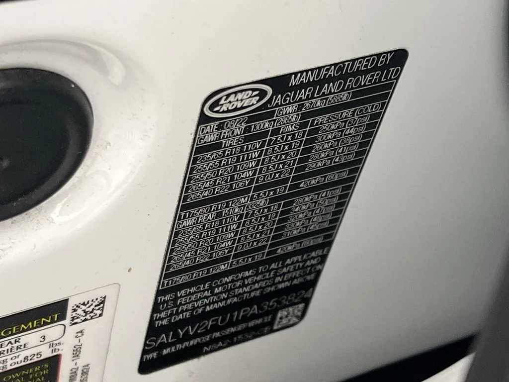 Used 2023 Fuji White Land Rover HST image 33