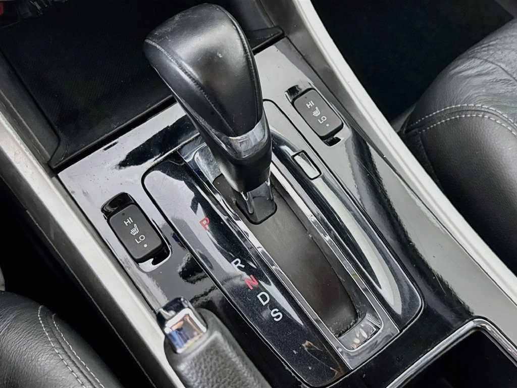 Used 2016 Silver Honda EX-L image 21