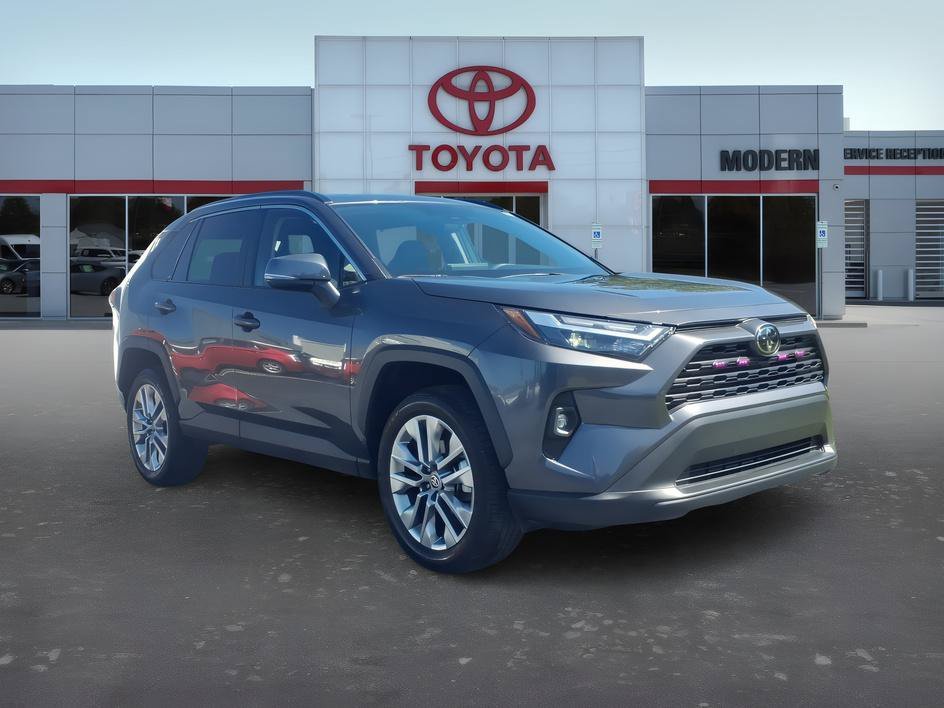 Used 2024 Magnetic Gray Metallic Toyota XLE Premium image 7