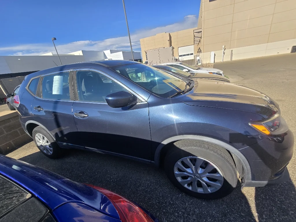 Used 2016 Arctic Blue Metallic Nissan SV image 6