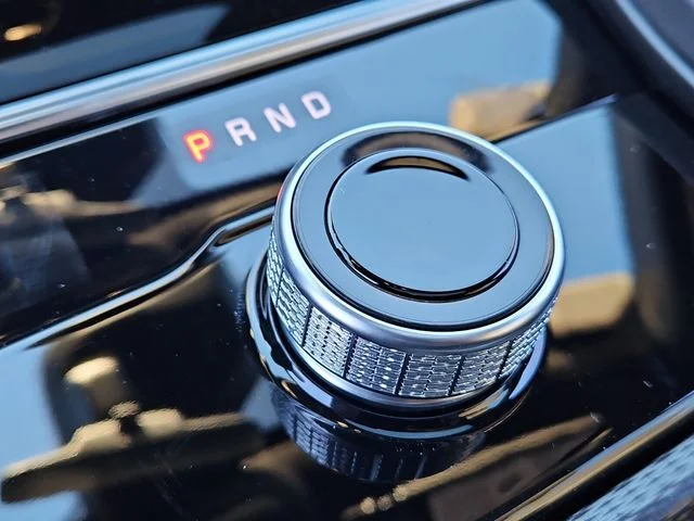 New 2026 Diamond Black Crystal Pearl-Coat Exterior Paint Jeep Altitude image 17