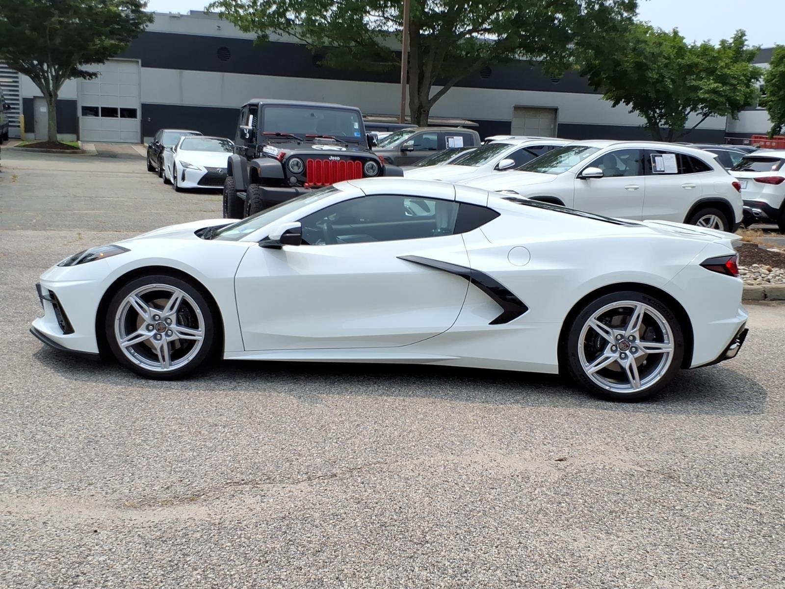 Used 2022 Arctic White Chevrolet 2LT image 3