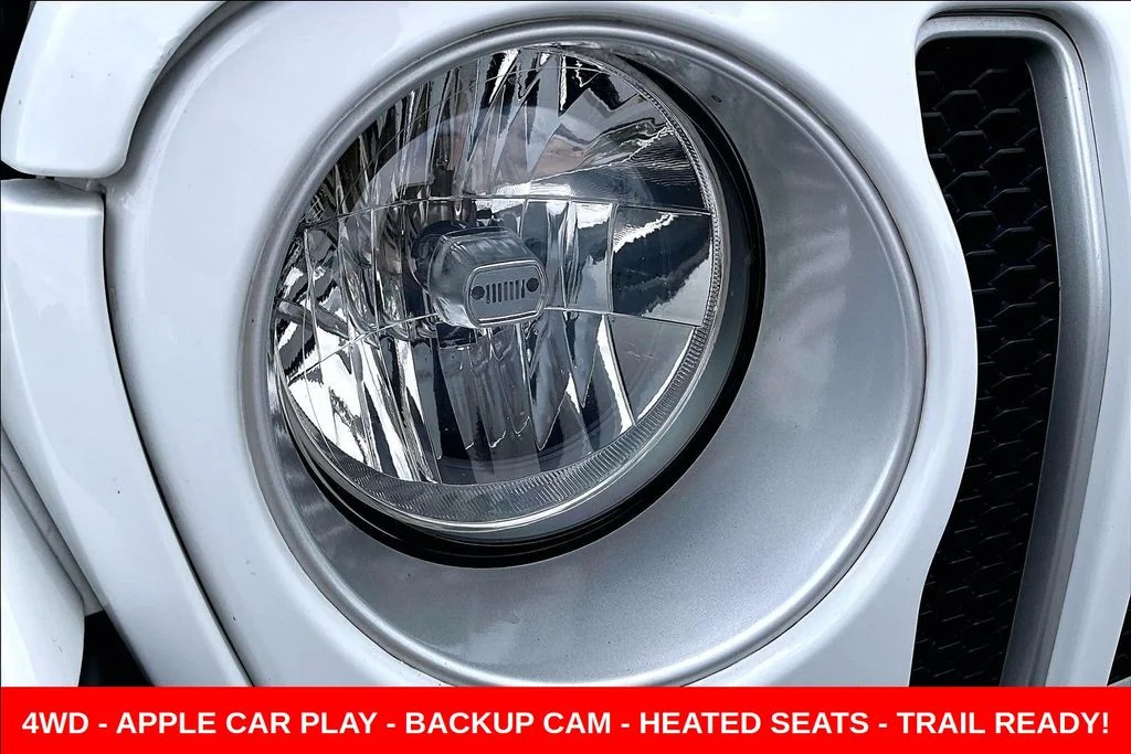 Used 2022 White Jeep Unlimited Sahara image 30
