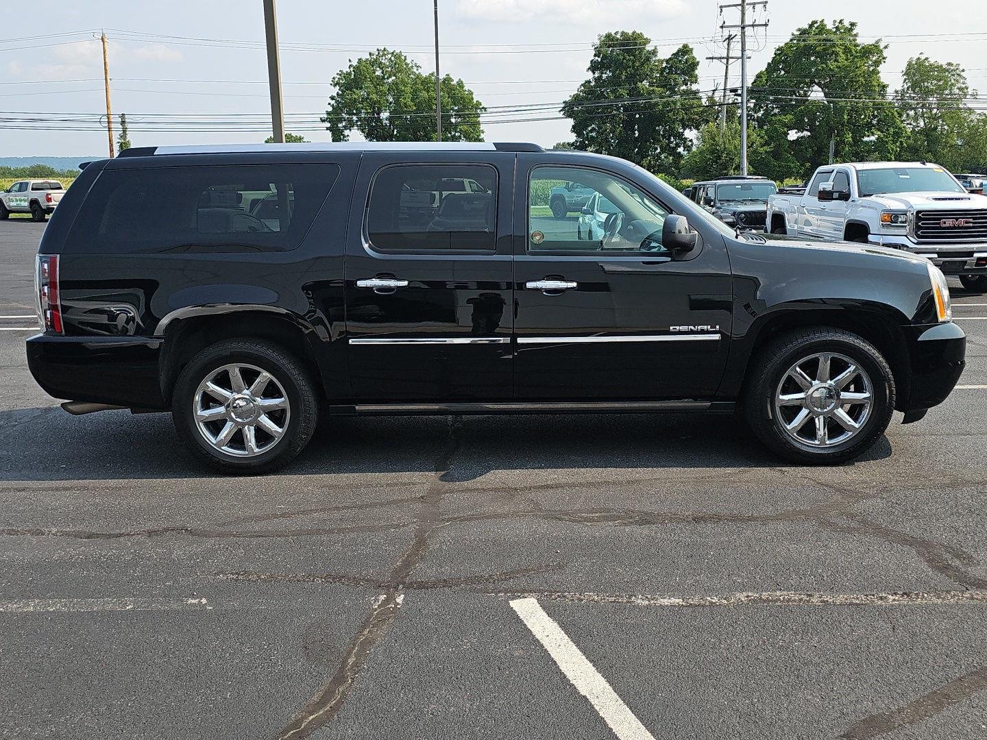 Used 2014 Onyx Black GMC Denali image 30