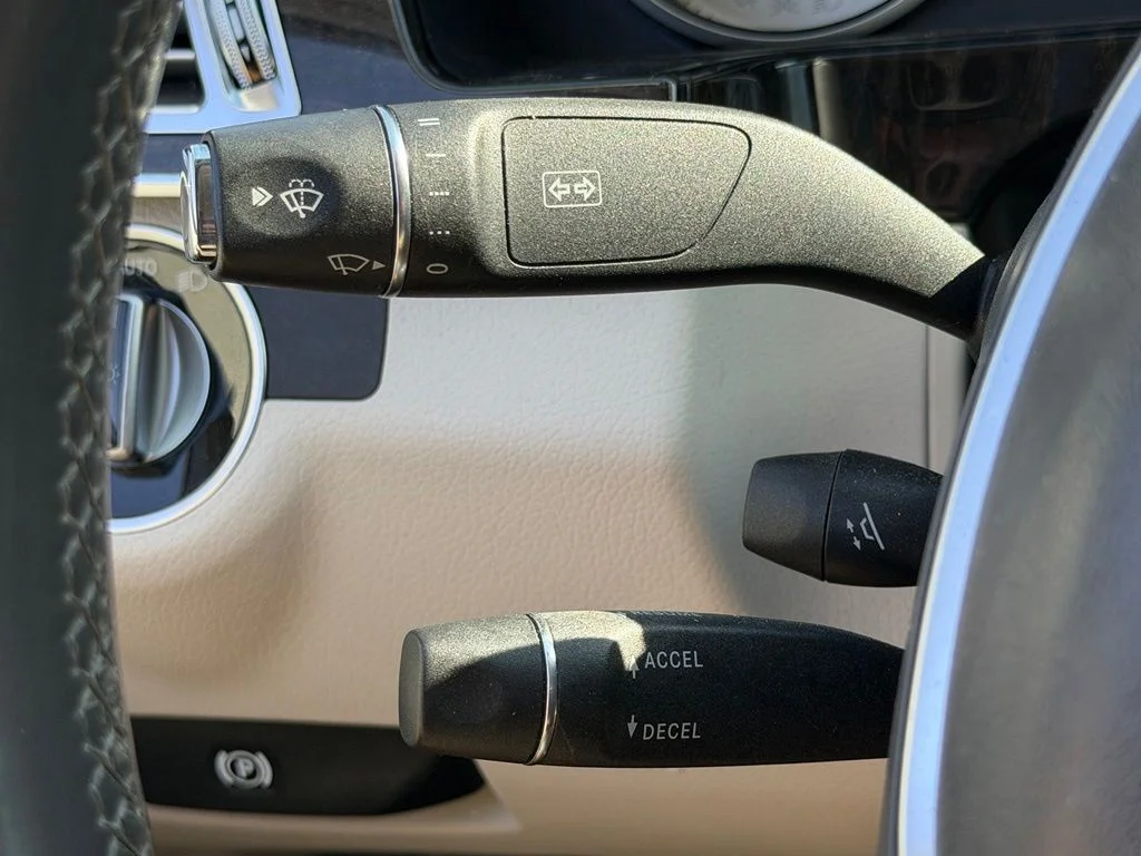 Used 2014  Mercedes-Benz E 350 image 30
