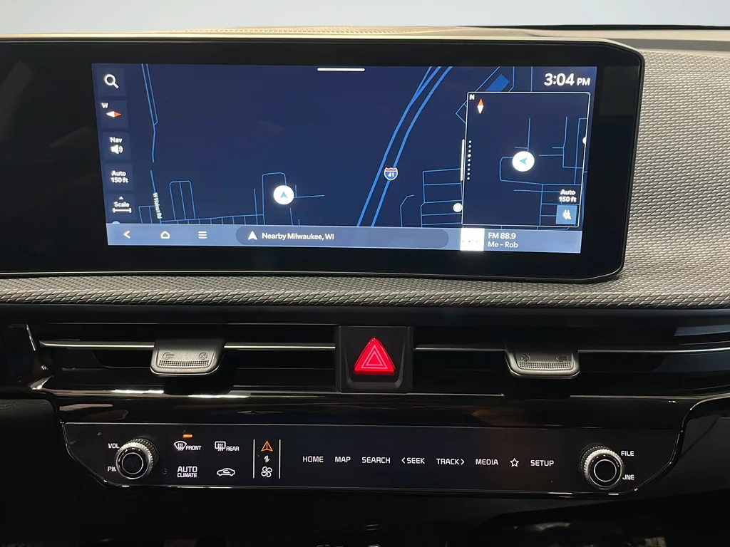 Used 2025 White Kia Wind image 32