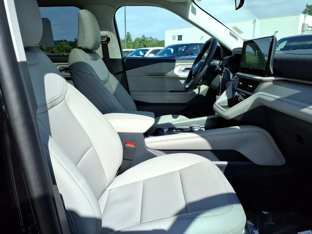New 2026 Agate Black Metallic Ford Active image 8