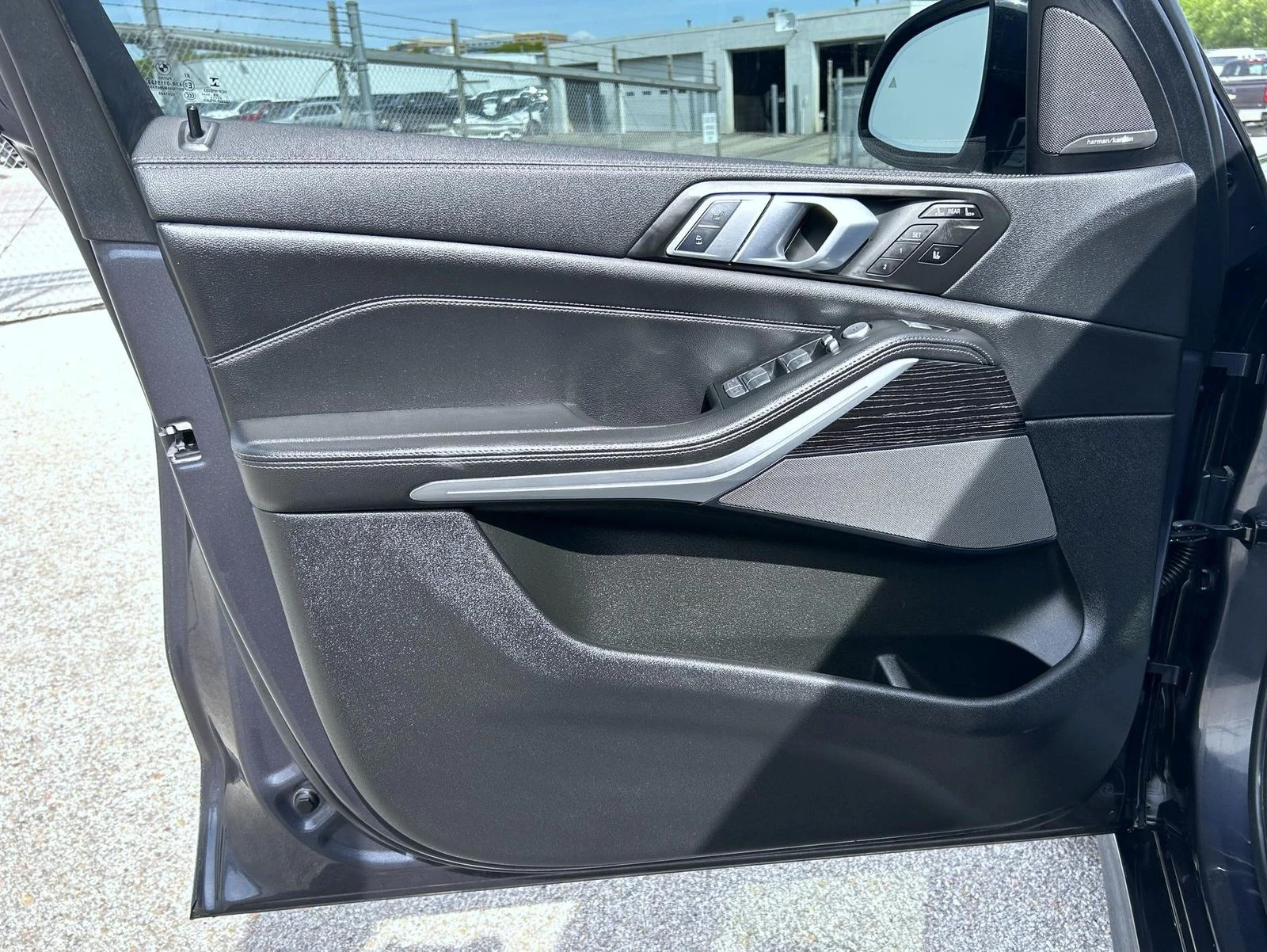 Used 2020 Gray BMW M50i image 9