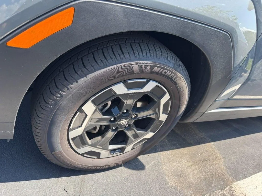 Used 2025 Gray Hyundai SEL image 4