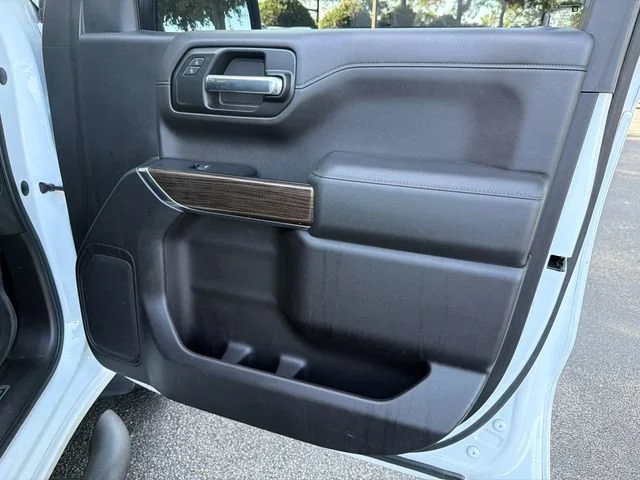 Used 2019 SUMMIT WHITE Chevrolet RST image 14