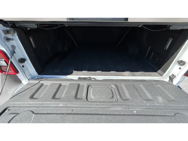 Used 2020 White Jeep Overland image 33
