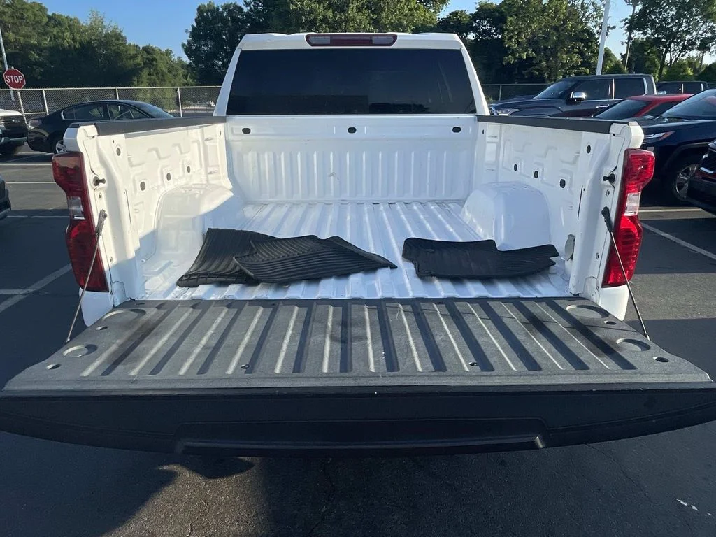 Used 2022 White Chevrolet Custom image 12