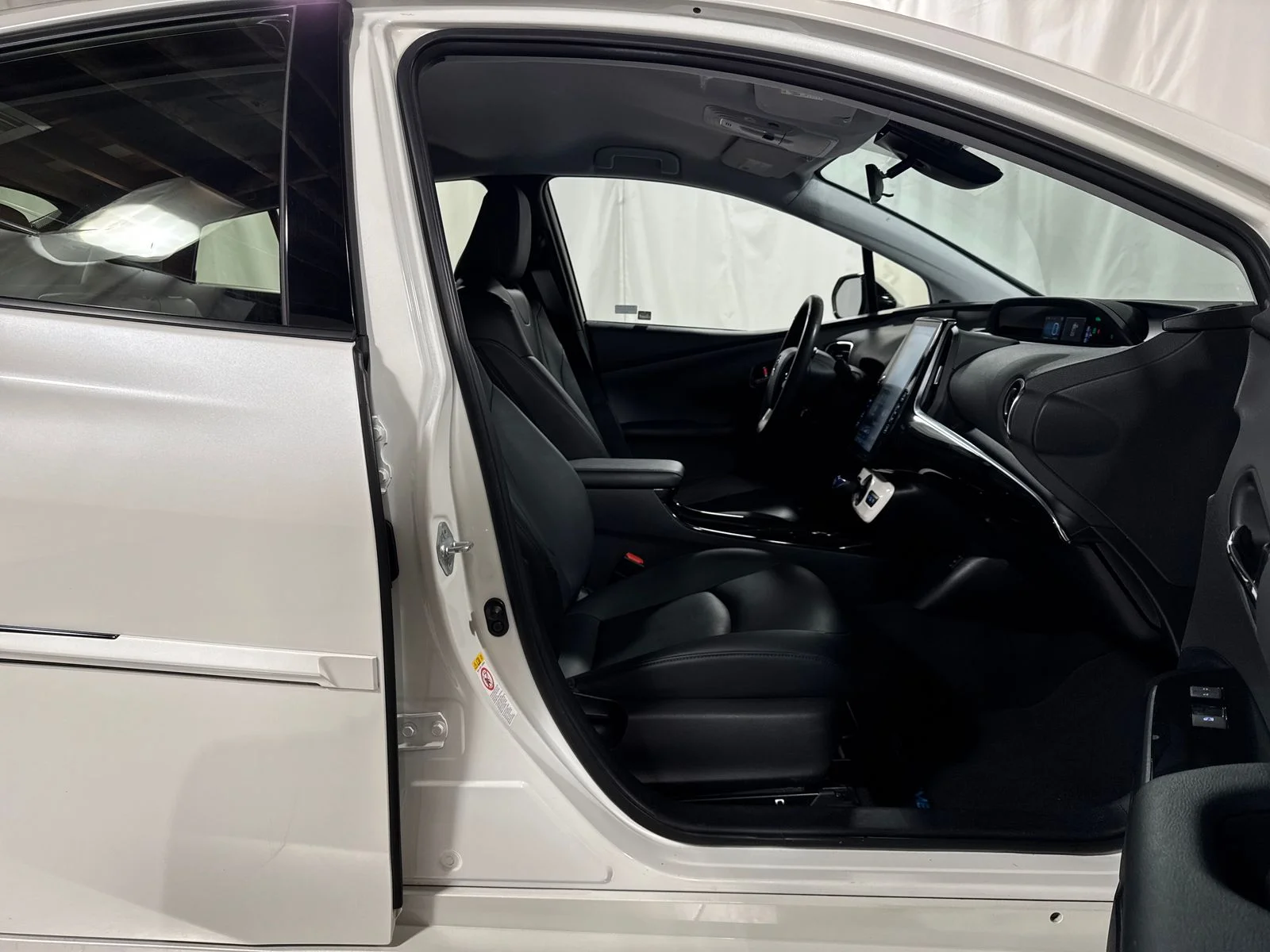 Used 2017 Blizzard Pearl Toyota Premium image 15