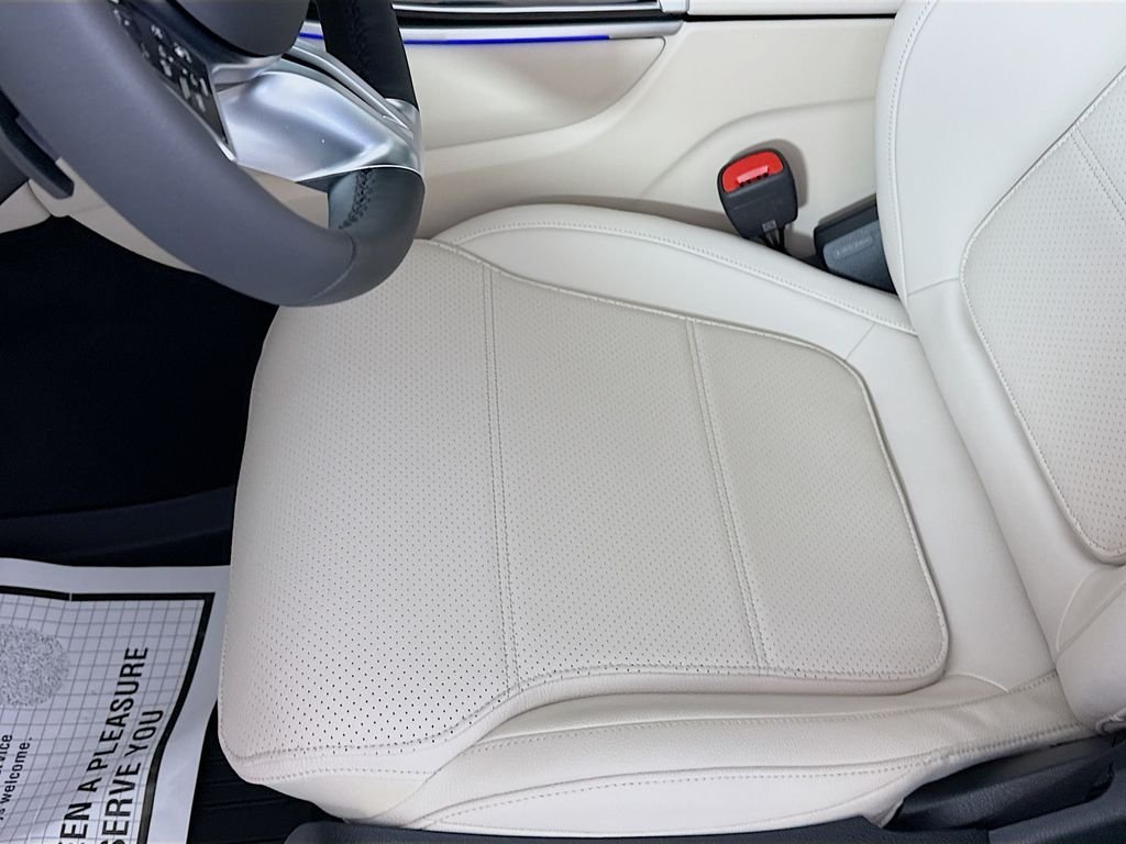 Used 2025 Red Mercedes-Benz GLC 300 image 21