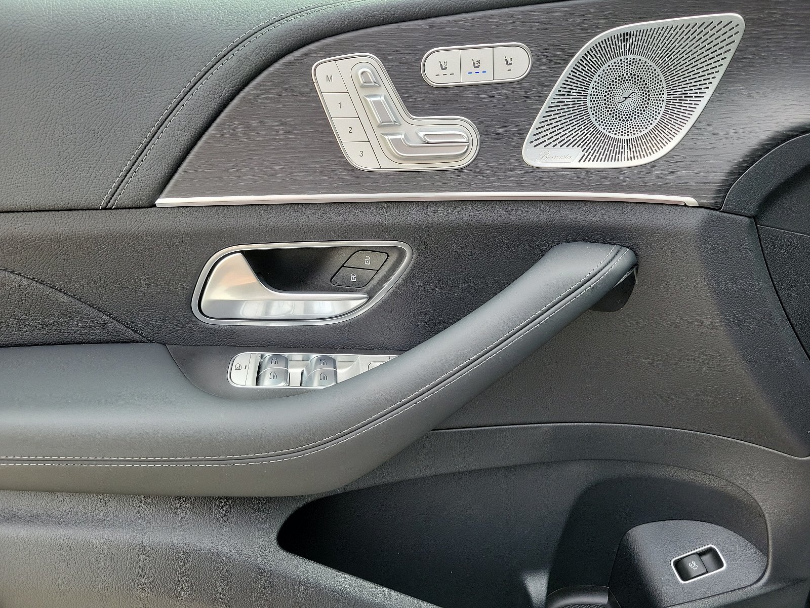 Certified Used 2024 Obsidian Black Metallic - 197 Mercedes-Benz AMG® GLE 53 image 8