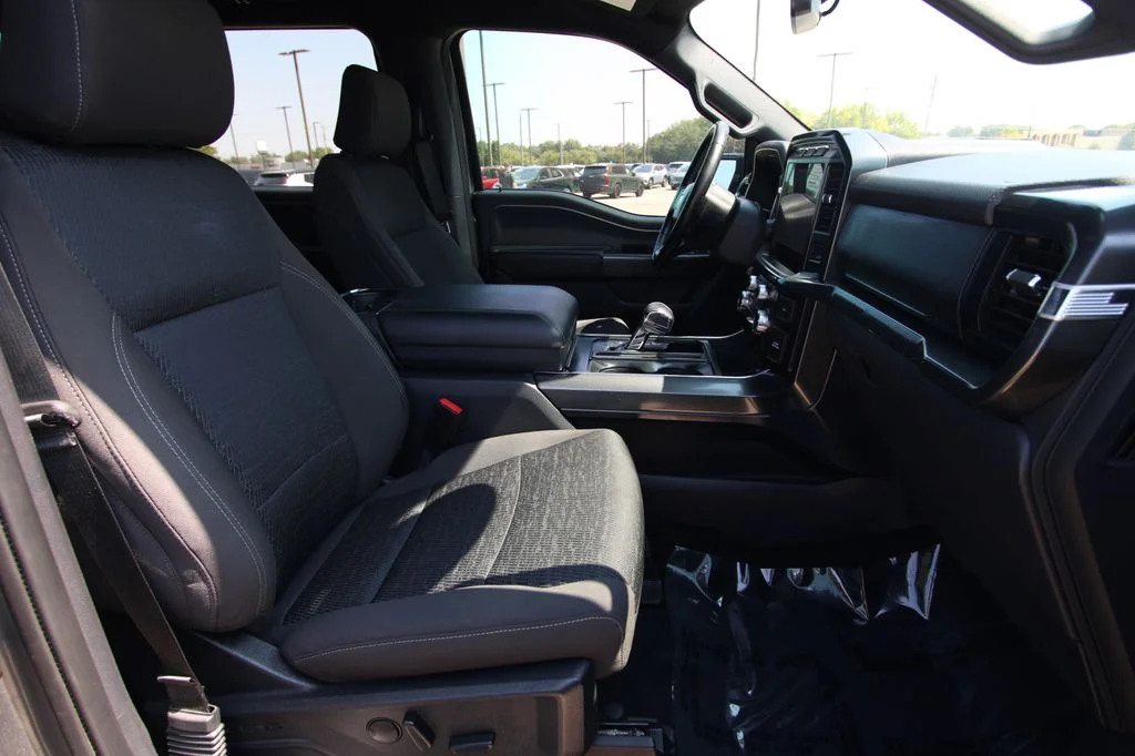 Used 2023  Ford XLT image 9