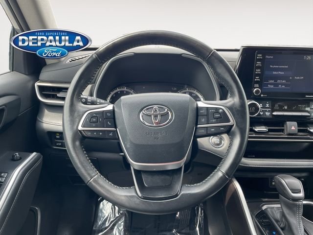 Certified Used 2022 Silver Toyota XLE image 15