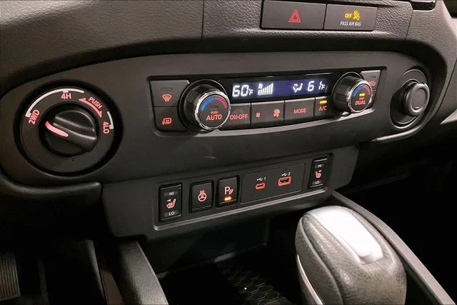 Used 2022 Super Black Nissan SV image 30
