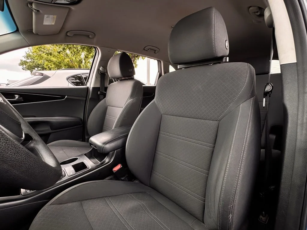 Used 2020 Silver Kia L image 19