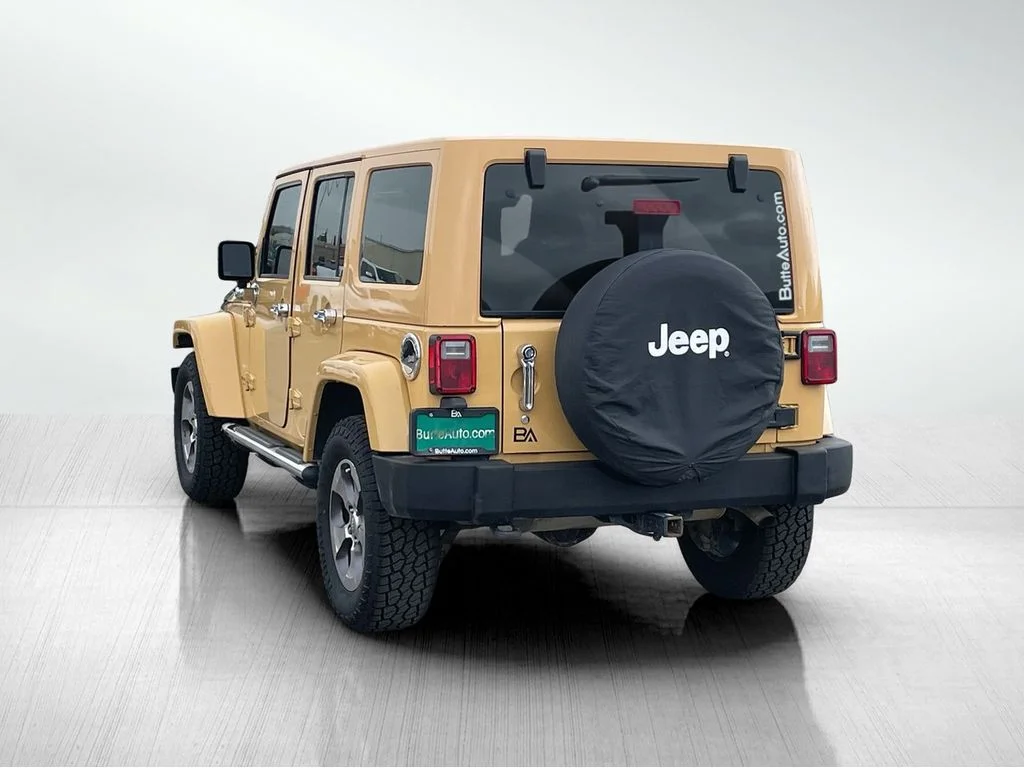 Used 2014 Dune Clear Coat Jeep Sahara image 5