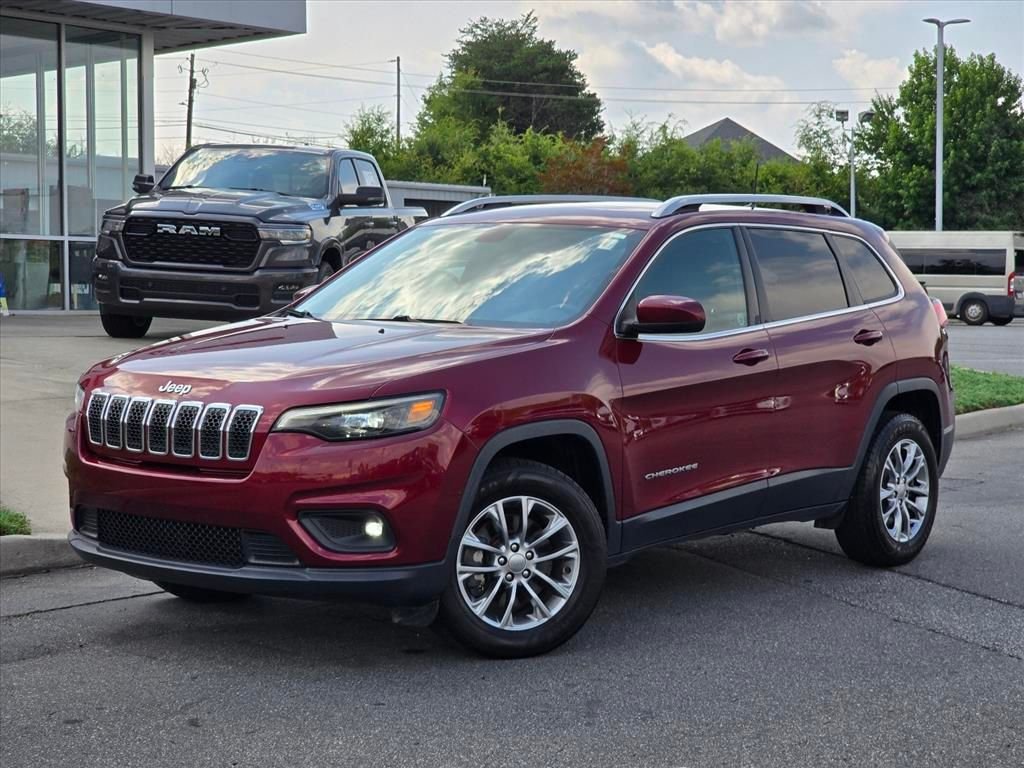 Used 2019 Red Jeep Latitude Plus image 2