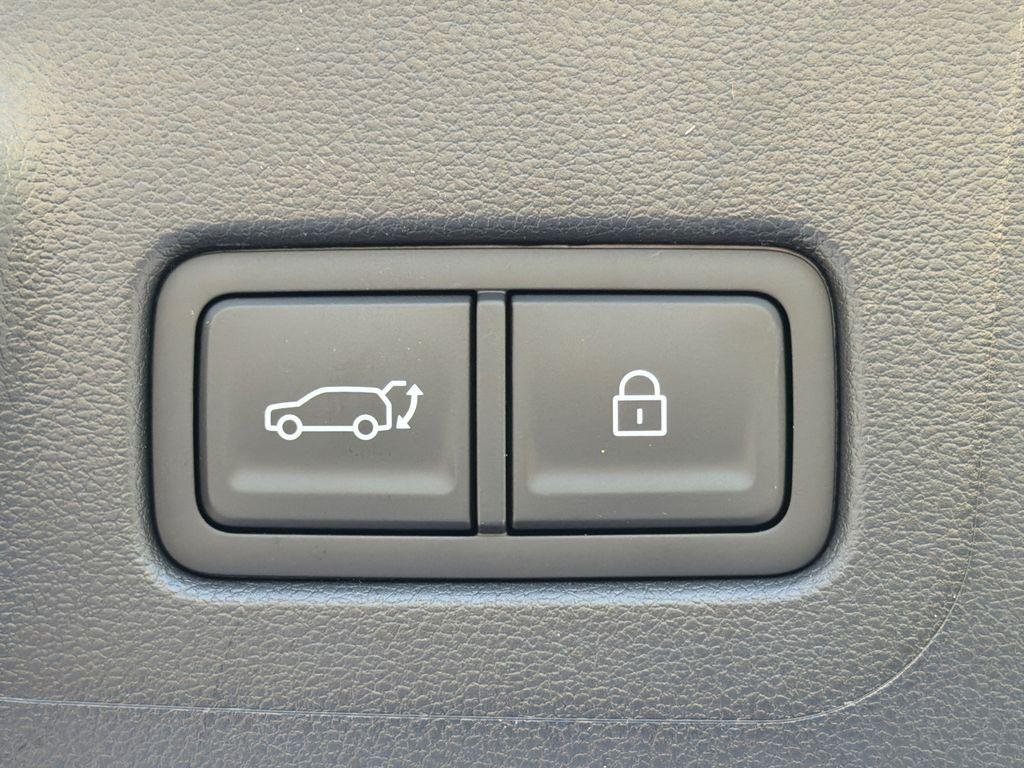 New 2026 White Hyundai SEL FWD image 19