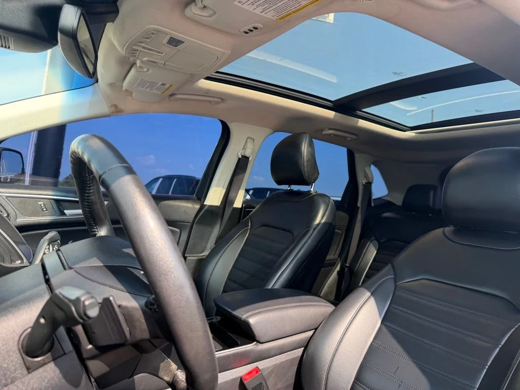 Used 2019 Black Ford SEL image 27