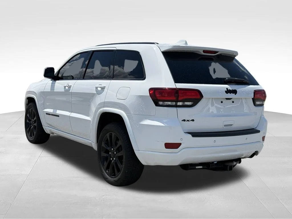 Used 2020 White Jeep Altitude image 3