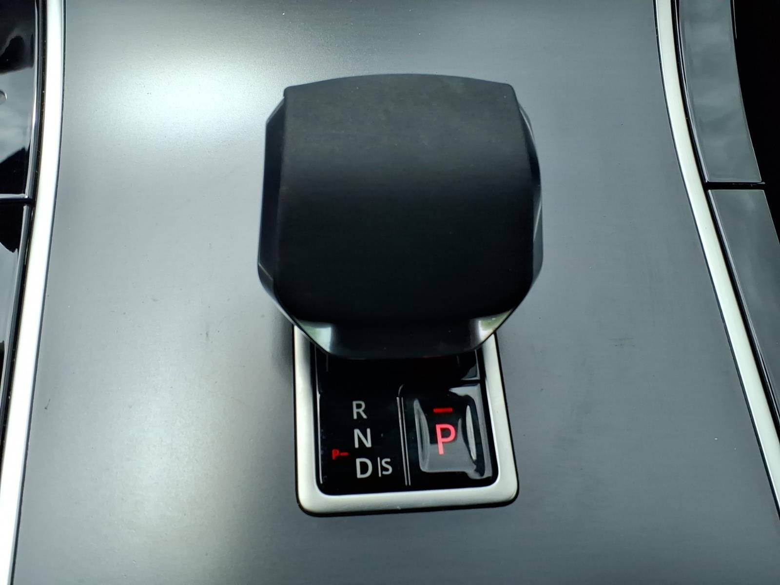 Certified Used 2026 Fuji White Land Rover S image 13