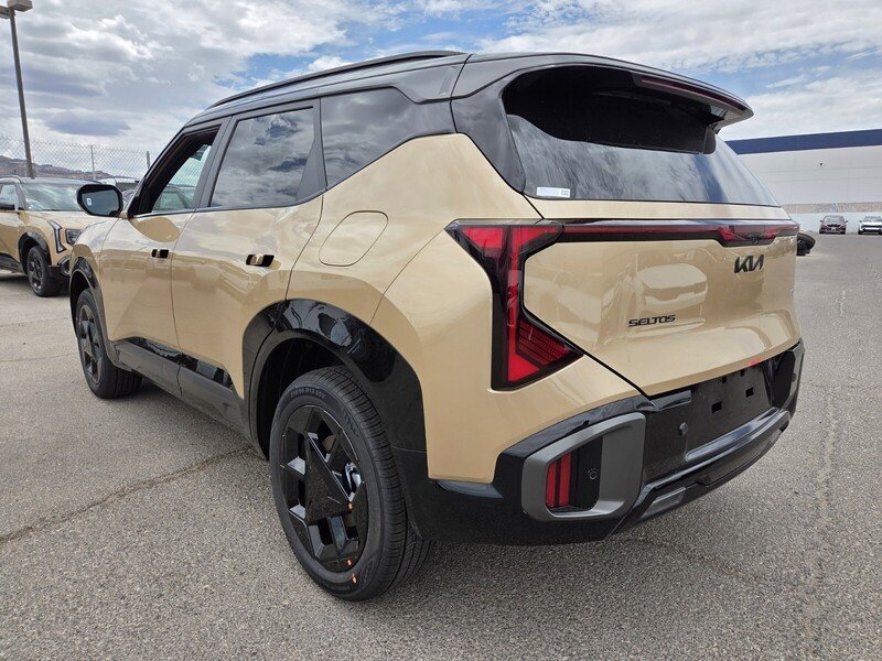 New 2027 Terrain Brown / Black Roof Kia X-Line S image 4