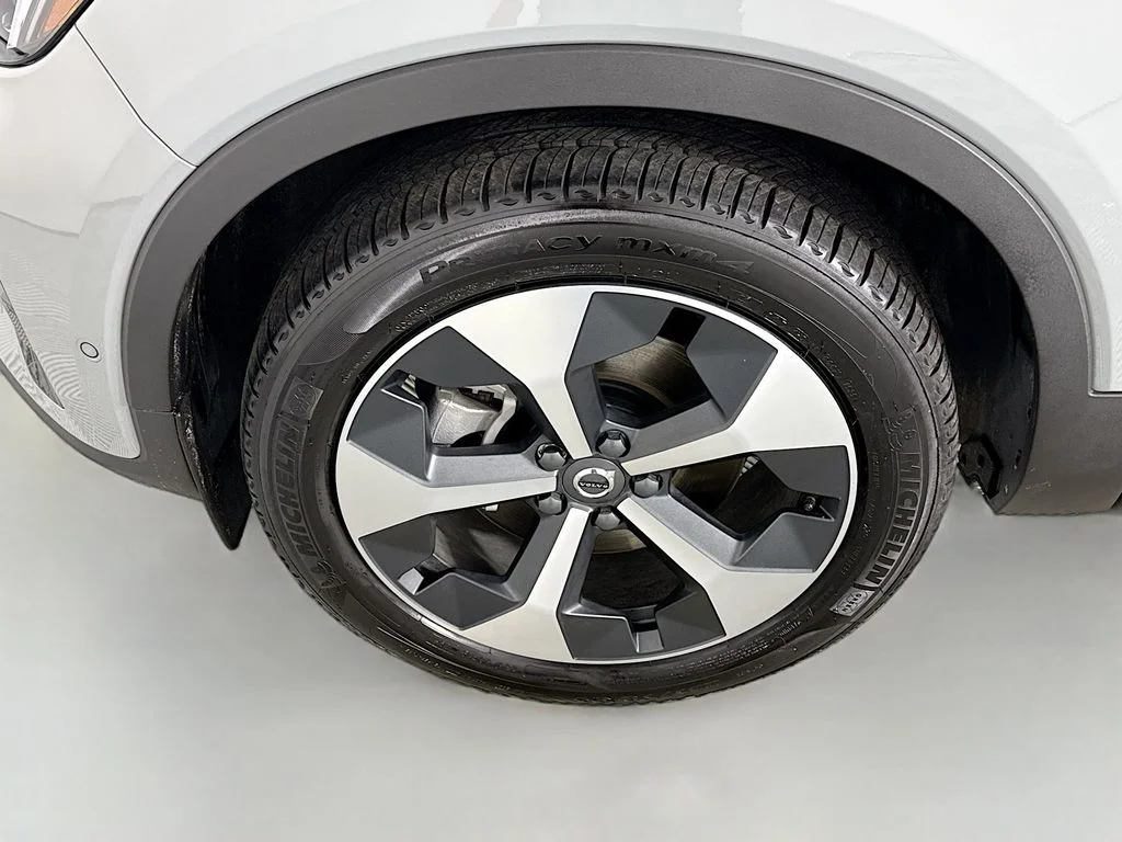 2026 Volvo XC40 Plus - Photo 26