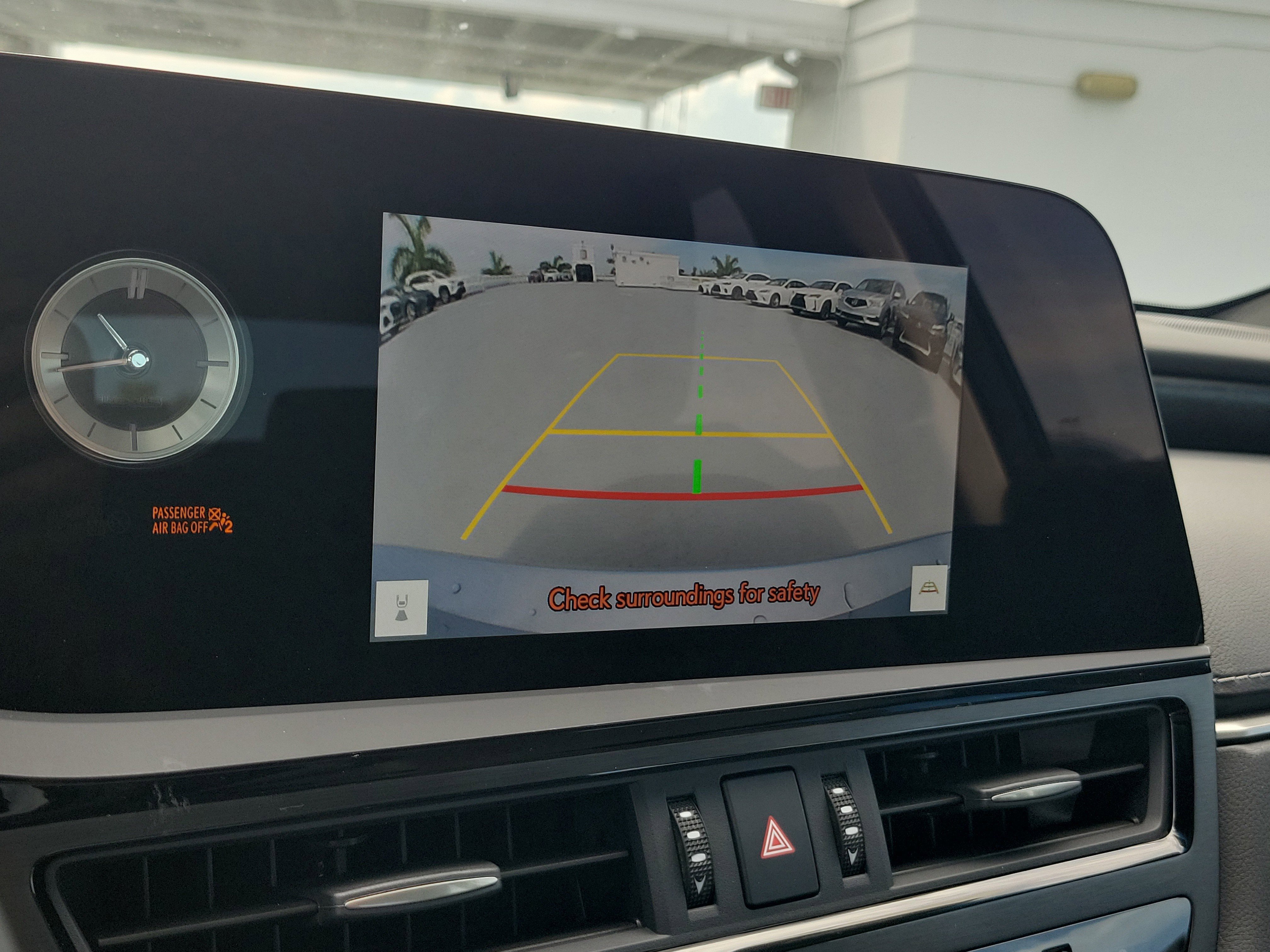 2025 Lexus ES 350 - Photo 32