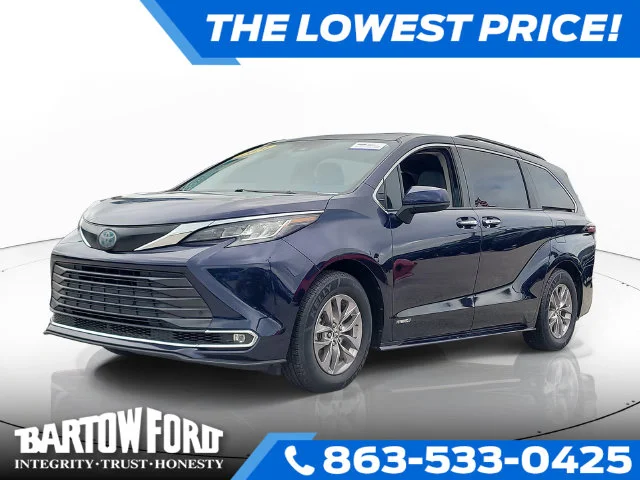 Certified Used 2021  Toyota XLE image 1